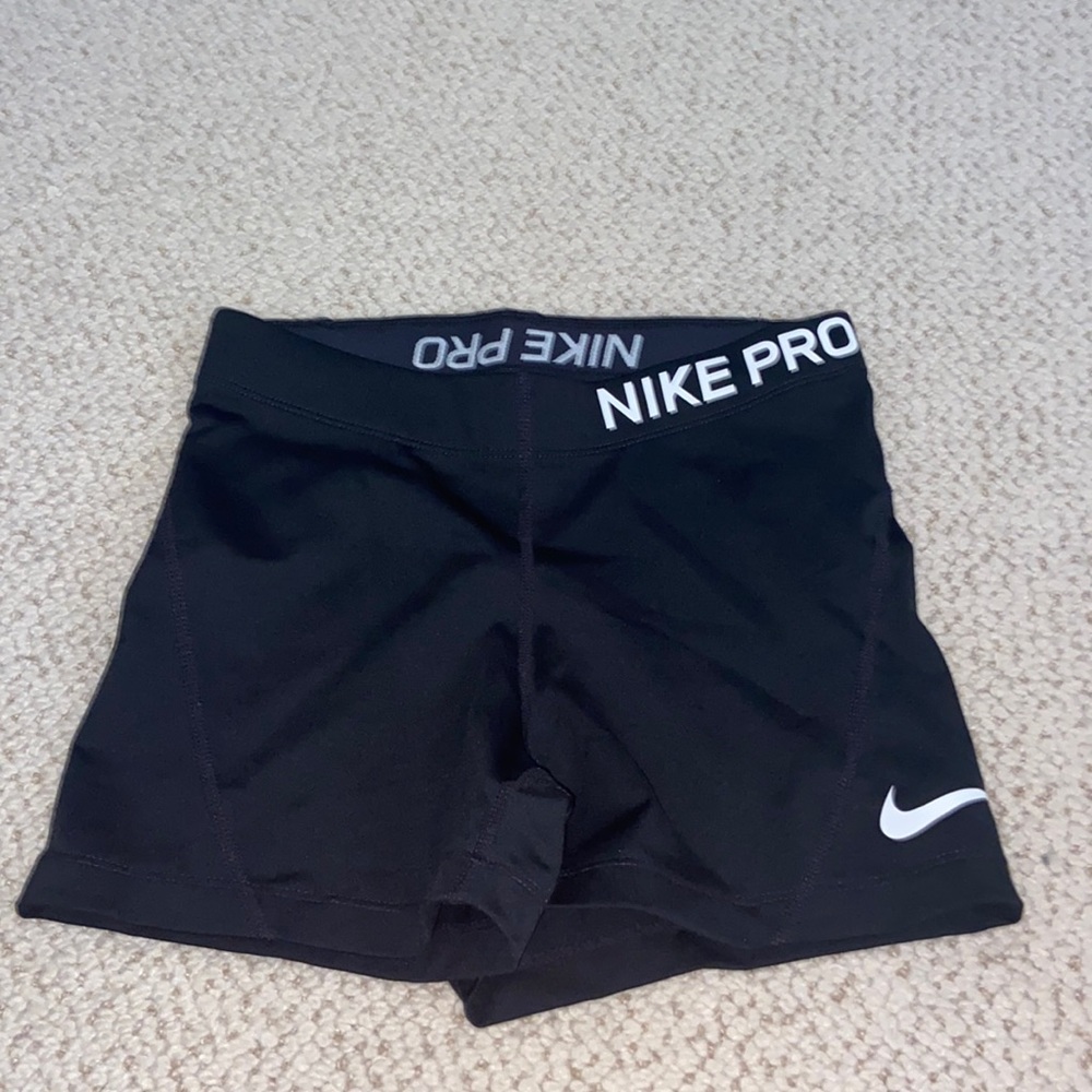 Black Nike-Pro shorts